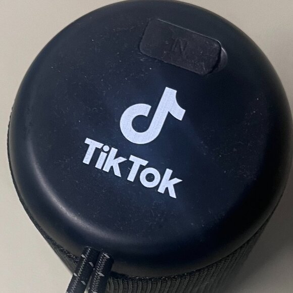 TIK TOK swag combo: USB speaker and baseball cap - Picture 5 of 13